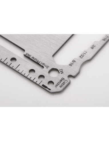 Universalių įrankių kompaktiškas...