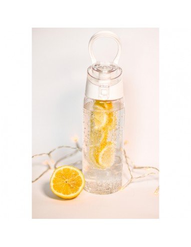 Moteriškis v formos kaklu