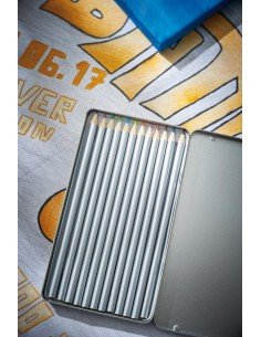 Pieštukai metalinėje dežutėje 2