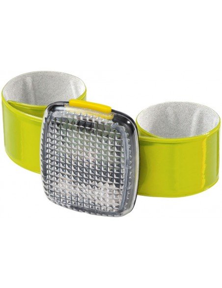 Mirksintis atšvaitas ant atšvaitinės apyrankės Mirksintis atšvaitas ant atšvaitinės apyrankės